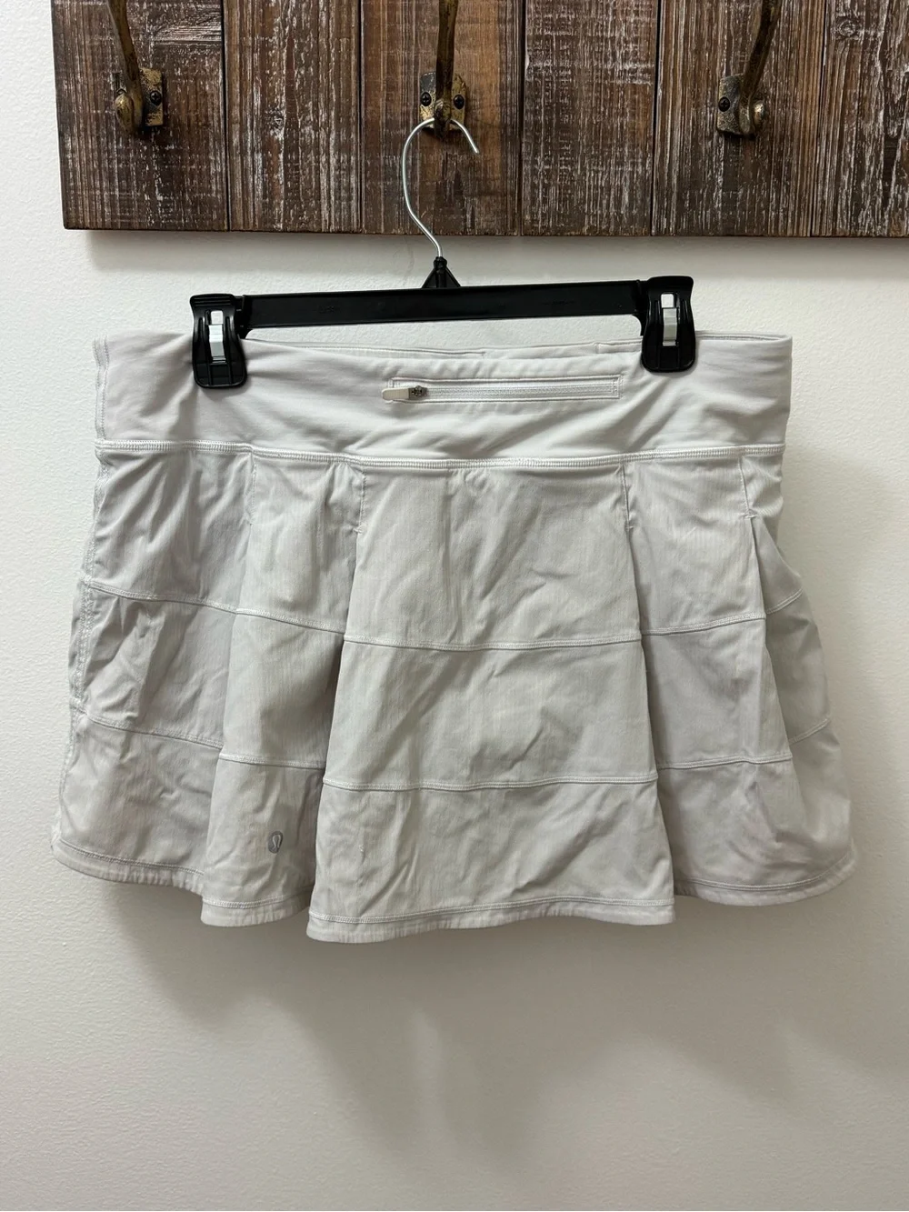 Lululemon White Pace Rival size 10 Skirt